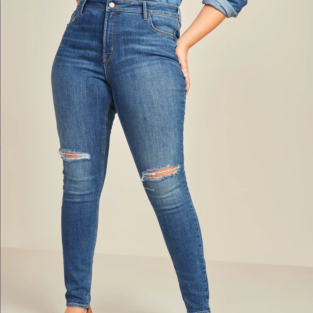 Old navy skinny high rise rockstar jeans.